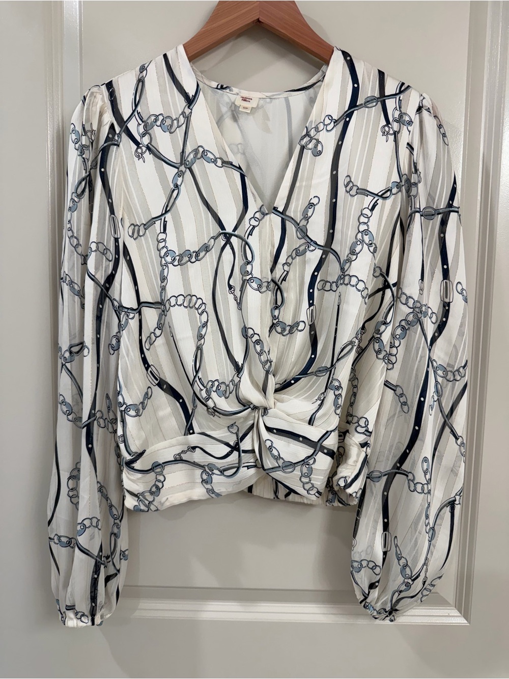 Autres Filles Twist-Front V-Neck Blouse White and Navy Chain Print Never Worn S